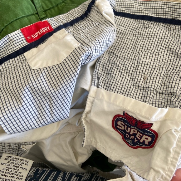 Superdry Limited Edition White Shorts 1 inch inseam - Picture 2 of 6